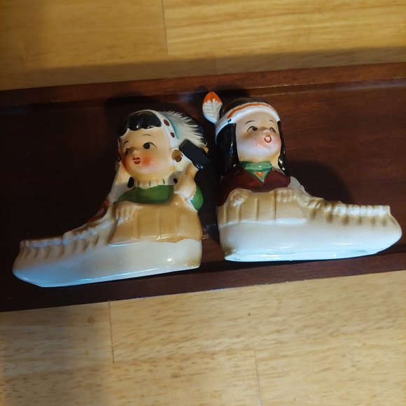 Vintage Indian in Moccasins Salt & Pepper Shakers - Picture 4 of 4